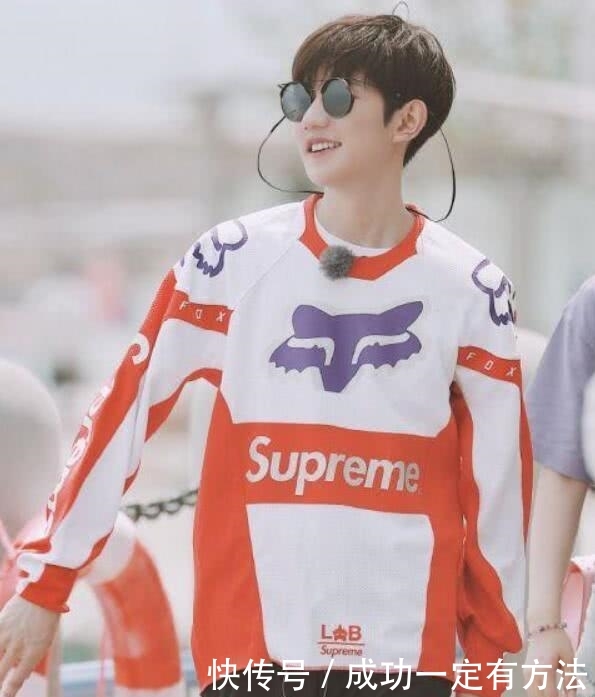 一首歌让王源情绪崩溃大哭,发文道歉:这是舞台