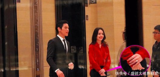 向佐求婚成功郭碧婷戴巨型婚戒现身酒宴,郭爸