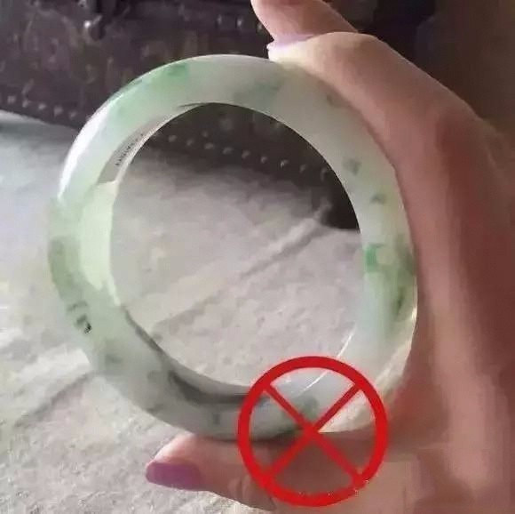 摔手镯101万 t01ac17ffb68f5d3459.jpg?size=580x578