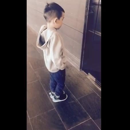 Jasper一听火星人歌曲小碎步飙舞,舞蹈天赋深