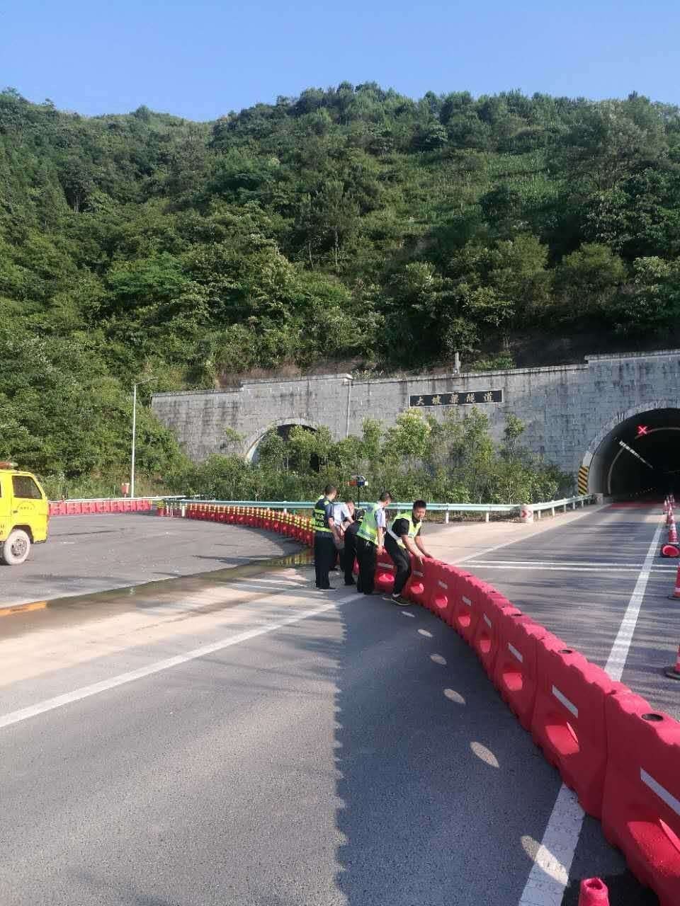 注意!思剑高速大坡梁隧道借道通行