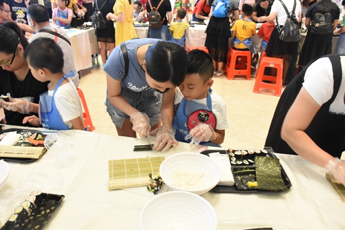 我市70名萌娃争当\＂美食小厨神\＂