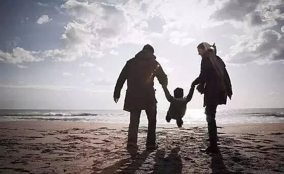 母亲住院我拿30万回家,晚上收到哥发的信息,我吓的半夜离开家门