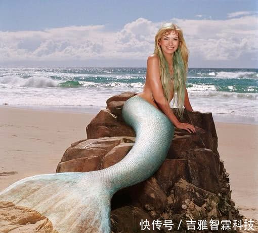 男子太喜欢美人鱼,花8000元将自己变成美人鱼