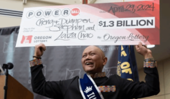 老挝移民获美国13亿美元彩票大奖！本人已抗癌8年