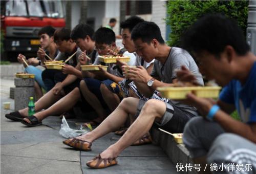 横店万余横漂现状,一天工资不到100,居住生存环境恶劣!