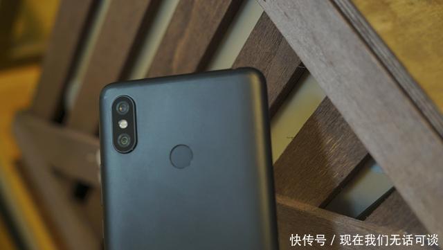 小米Max 3提前上手:AI双摄柔光自拍 王者荣耀刺