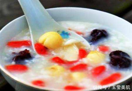 额头长痘是心火太旺, 莲子百合大枣来降火