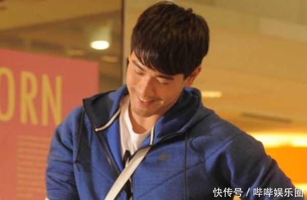 高以翔和女友亲吻