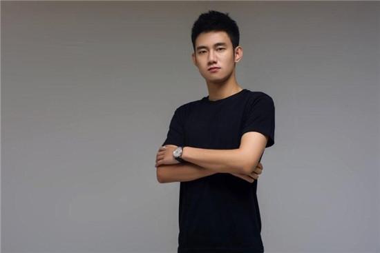 MC阿哲回归YY直播霸占头条 网友:为了钱还是