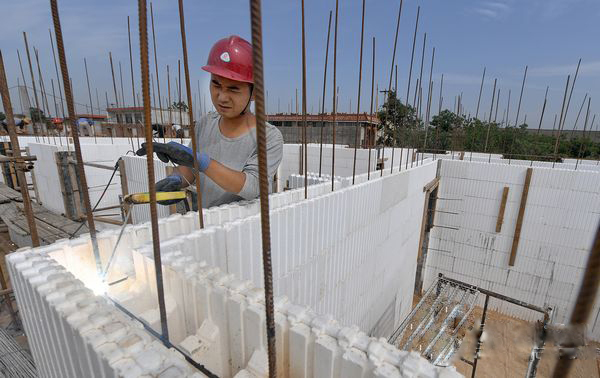 村民\＂泡沫\＂建新房 节能环保又抗震