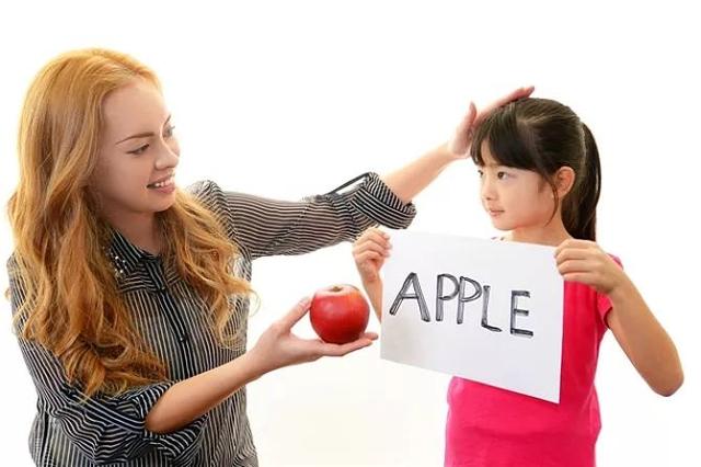 如何正常与外国人交流 t01b15ff2fb88e8b4b3.jpg?size=640x426