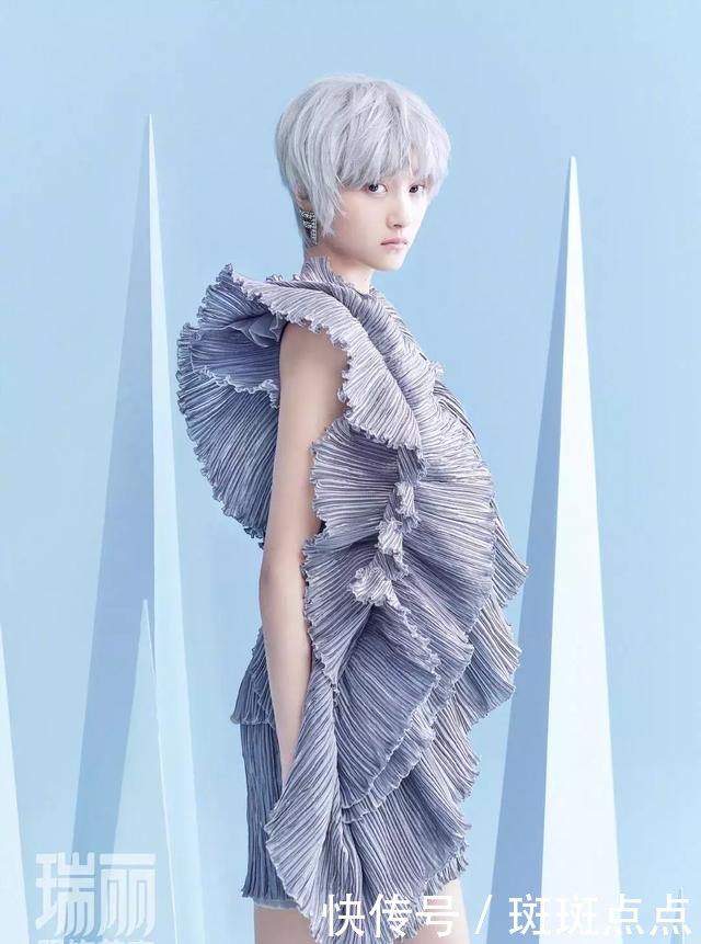 关晓彤为鹿晗庆生不忘为男友打歌 两人相恋2年