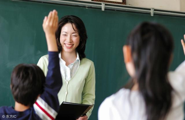 教师初、中、高级职称之间的工资相差多少?