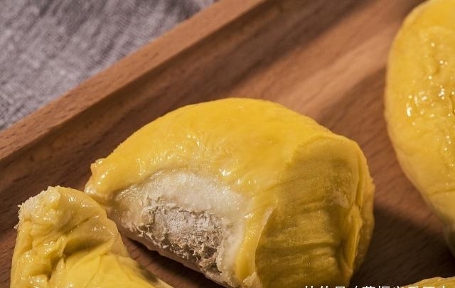 榴莲开口了但肉很硬