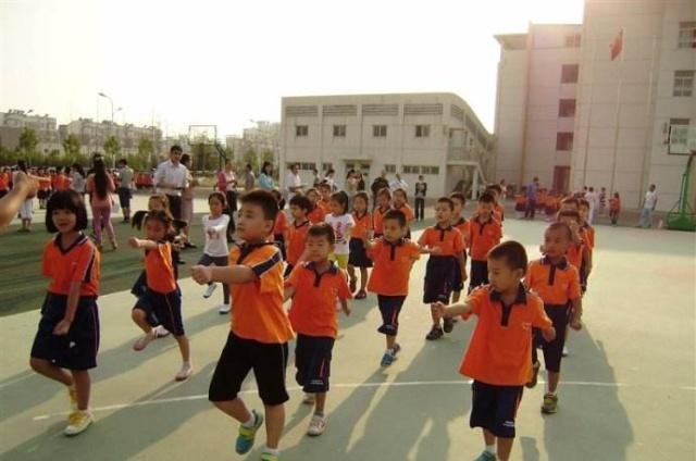深圳班霸小学生,全班47人他欺负45个,班会们的小学生行为规范家长ppt图片