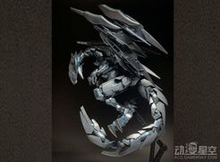 手工达人用废材料制作青眼白龙模型 冰冷杀意十足