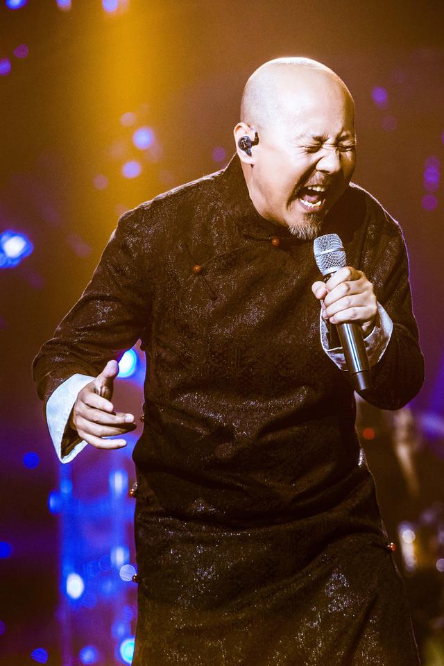 腾格尔携手苍狼乐队展现摇滚范 挑战《从头再