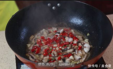 鱼肉炒着吃，这才是黑鱼最好的吃法，厨师手把手教你做黑鱼