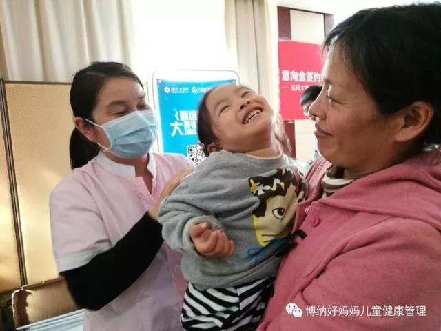 宝宝唇周发青、拉绿便,居然是因为母乳放进了