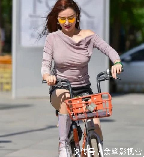 抖音墨镜女神走红,回眸一笑百媚生,网友:被