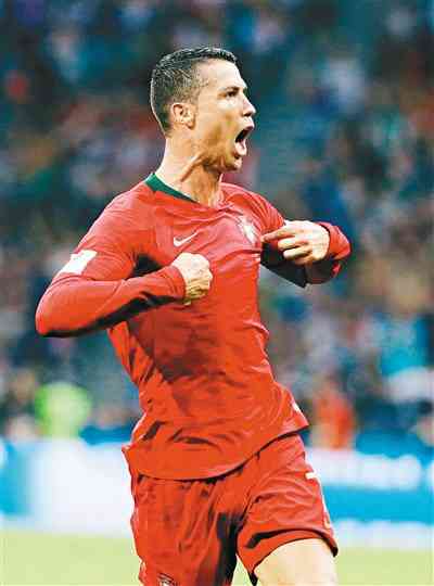 俄罗斯世界杯女主播马凡舒火了,网友:这也太像