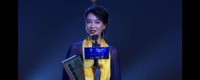 她以微弱优势战胜唐嫣获奖,粉丝替唐嫣不平,网