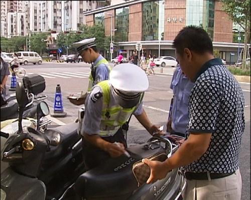 持有C证的,可以一步增驾摩托车,快速拿C1E\/C