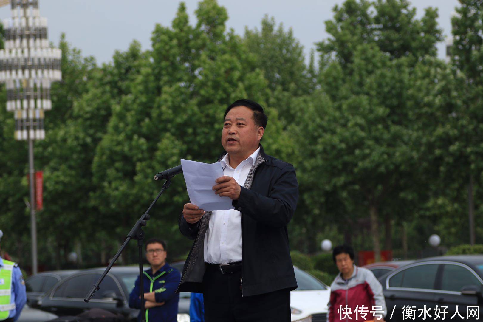 网志愿者参加衡水市文明交通劝导志愿行启动仪