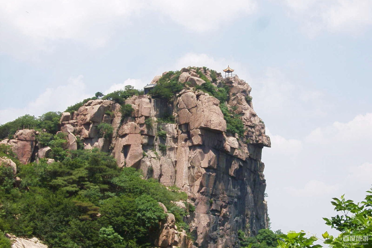 沂山又名东泰山,雄峙于沂蒙山区北部,连接临朐,沂水,沂源三县