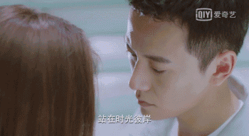 杨紫和秦俊杰真分手了！疑似被绿？男方和某小花摸脸，吃饭，玩暧昧？