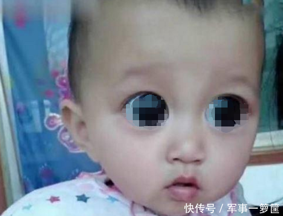 女孩有一双迷人的大眼睛,很多人都表示怀疑,妈妈的解释让人乐了