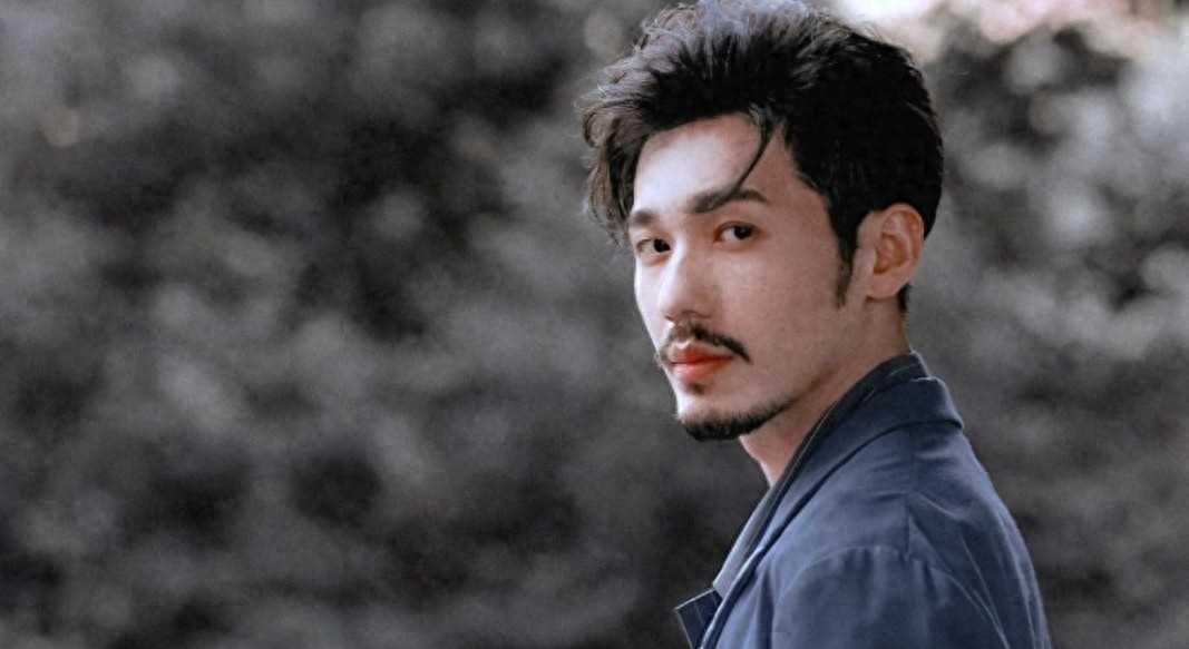 母亲是大腕演员，父亲家产上亿，他却龙套10年，终成实力派33岁 360娱乐，你开心就好 