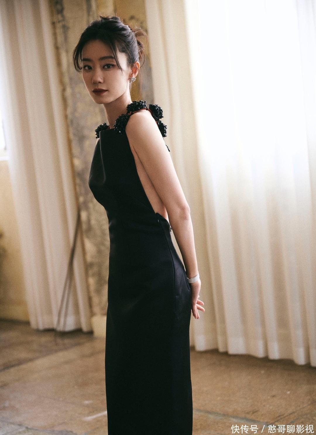  Foto zu 北京这一夜，被笑不露齿的张小斐惊艳，从不穿暴露礼服却艳压群芳 - 360娱乐，你开心就好 