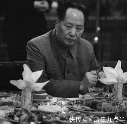 1949年开国大典后,国庆第一宴上,毛主席等人都吃了什么?