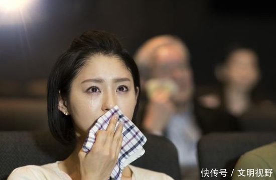 女儿撞见父亲的丑事，偷偷跟过去，听到他们的谈话，瞬间如坠冰窟