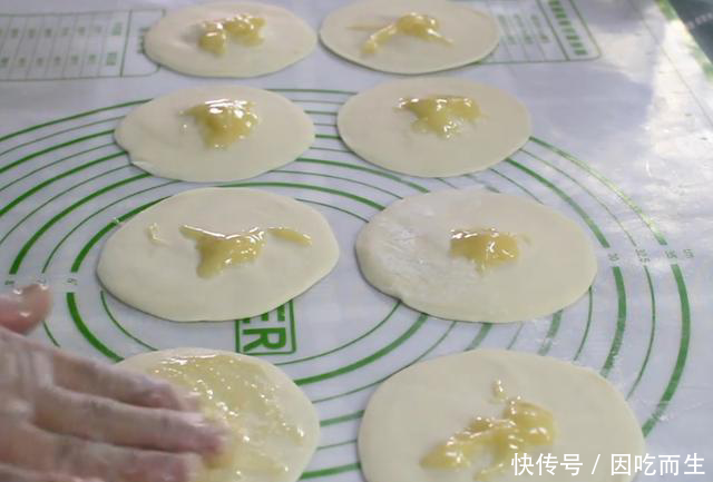 自制新鸡蛋灌饼,皮薄馅多,方法简单,比街上的好