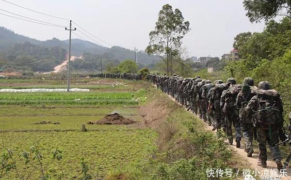 当兵有两朵大红花,一朵入伍光荣,一朵光荣退伍