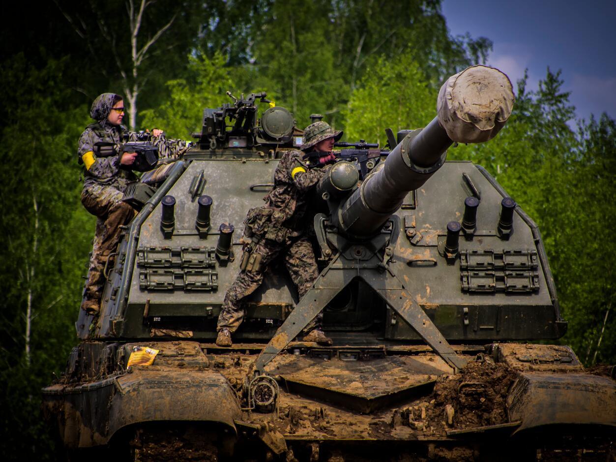 为了给青少年军训,俄罗斯粗暴还原了真实战场