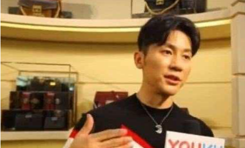 范冰冰与李晨最新消息!大黑牛摘下戒指,瘦成