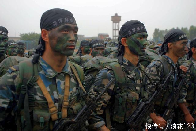 外国人眼里的中国军人是什么样?每个国家看法