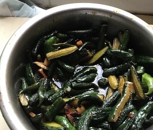 怎么腌酱黄瓜不变质 t01c33bc64d7ffe568a.jpg