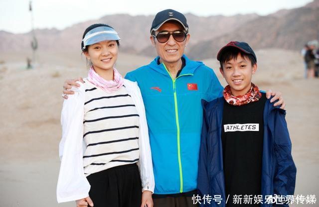 张艺谋小31岁妻子带子探班丈夫,12岁儿子快有
