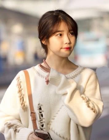 iu给人口_IU泰妍进阶人气女歌手 爆表少女肌比唱功更红