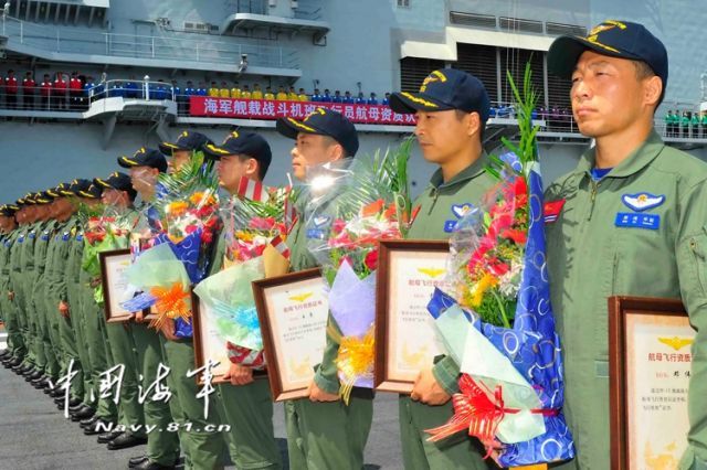 中国新一批舰载机飞行员获认证 港媒:航母战力获提升