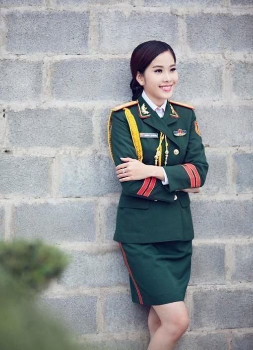 军装不同但同样撩人 新旧版军服下的越南女兵