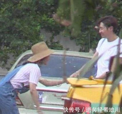 凡事件后,白百何父亲在酒桌上的1句话,暗示了