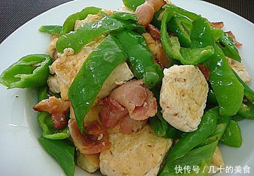 炒青椒时加“一宝”,常吃:疏通血管,大肚腩不见了,皮肤更细腻 bwin必赢国际