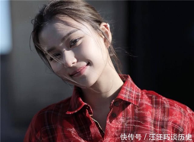 窦骁公布恋情,何超莲晒照早有端倪,网友曾神预