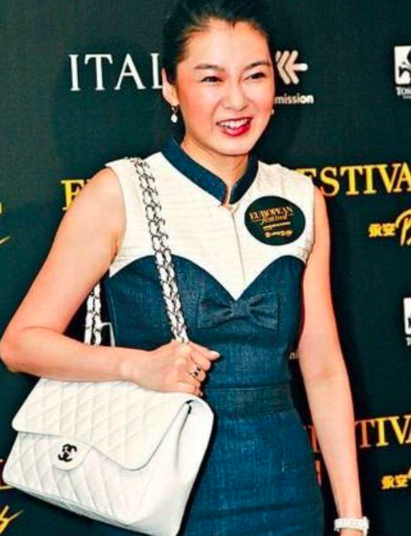 她曾艳压李嘉欣却患抑郁症自残，如今44岁为保容颜整容险丧命！